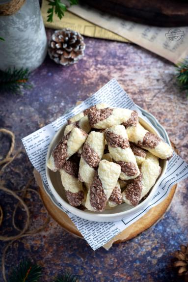 Zdjęcie - Kokosowo-kakaowe ciasteczka bez pieczenia - Przepisy kulinarne ze zdjęciami