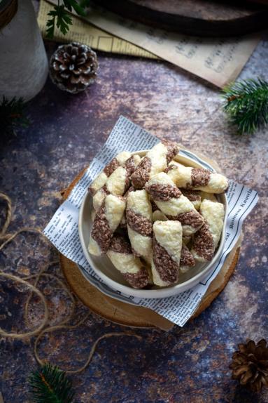 Zdjęcie - Kokosowo-kakaowe ciasteczka bez pieczenia - Przepisy kulinarne ze zdjęciami