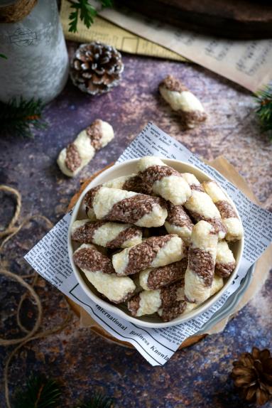 Zdjęcie - Kokosowo-kakaowe ciasteczka bez pieczenia - Przepisy kulinarne ze zdjęciami