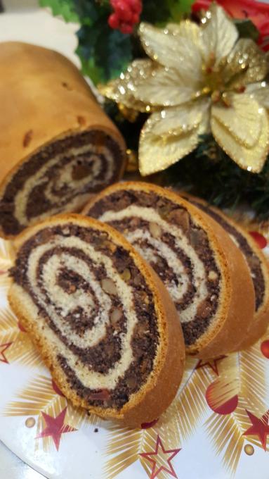 Zdjęcie - Świąteczny makowiec drożdżowy - Przepisy kulinarne ze zdjęciami