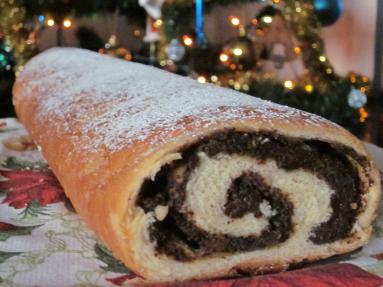 Zdjęcie: Świąteczny makowiec drożdżowy Zdjęcie - Świąteczny makowiec drożdżowy - Przepisy kulinarne ze zdjęciami