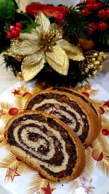 Zdjęcie: Świąteczny makowiec drożdżowy Zdjęcie - Świąteczny makowiec drożdżowy - Przepisy kulinarne ze zdjęciami