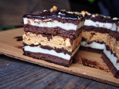 Zdjęcie: Sernik snikers Zdjęcie - Sernik snikers - Przepisy kulinarne ze zdjęciami