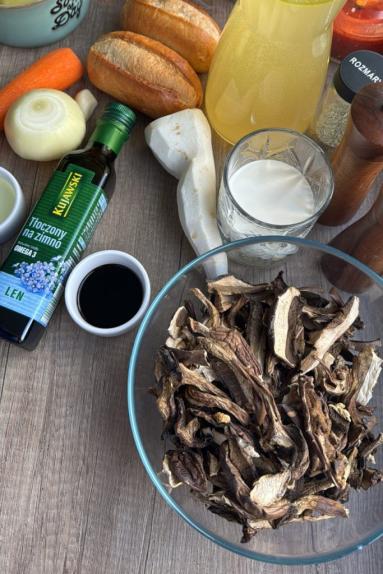 Zdjęcie: Zupa krem z grzybów suszonych Zdjęcie - Zupa krem z grzybów suszonych - Przepisy kulinarne ze zdjęciami