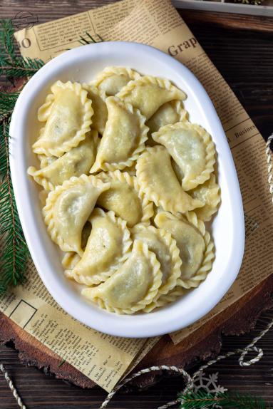 Zdjęcie: Pierogi z pieczarkami Zdjęcie - Pierogi z pieczarkami - Przepisy kulinarne ze zdjęciami
