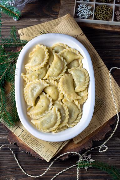 Zdjęcie - Pierogi z pieczarkami - Przepisy kulinarne ze zdjęciami