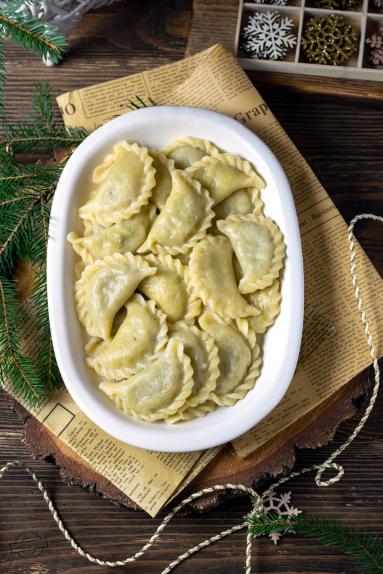 Zdjęcie - Pierogi z pieczarkami - Przepisy kulinarne ze zdjęciami
