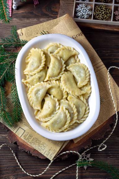 Zdjęcie - Pierogi z pieczarkami - Przepisy kulinarne ze zdjęciami