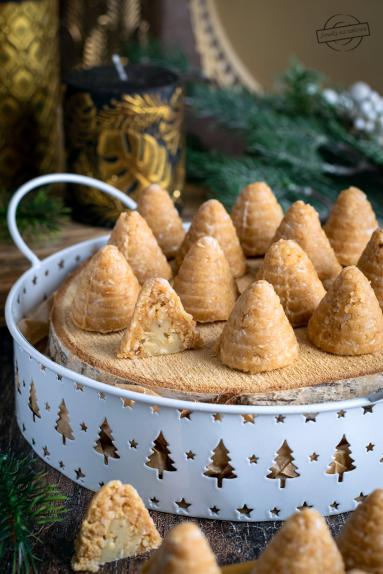 Zdjęcie - Ule z wi&oacute;rkami kokosowymi i marcepanem - Przepisy kulinarne ze zdjęciami