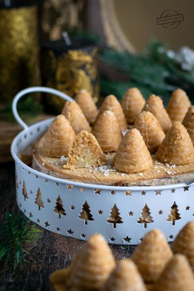 Zdjęcie - Ule z wi&oacute;rkami kokosowymi i marcepanem - Przepisy kulinarne ze zdjęciami