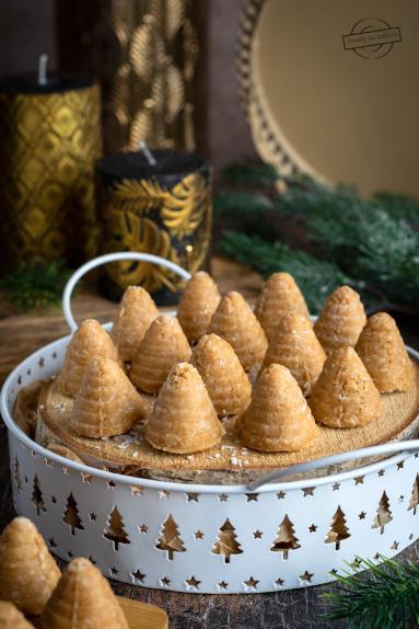 Zdjęcie: Ule z wiórkami kokosowymi i marcepanem Zdjęcie - Ule z wiórkami kokosowymi i marcepanem - Przepisy kulinarne ze zdjęciami