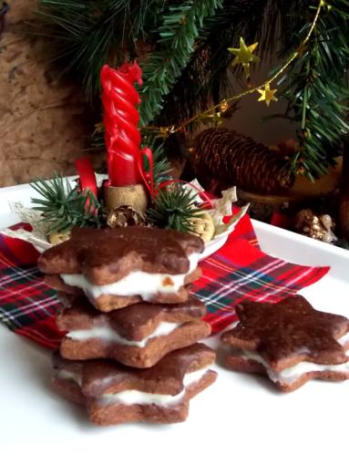 Zdjęcie - Czekoladowe gwiazdki z kremem - Przepisy kulinarne ze zdjęciami