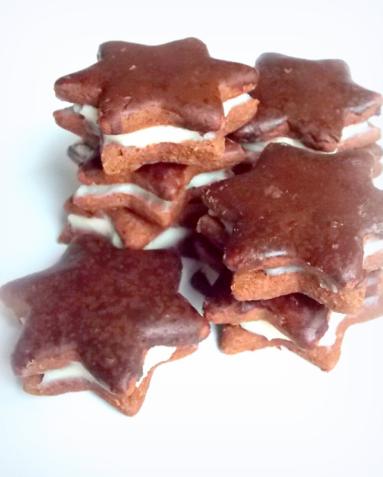 Zdjęcie - Czekoladowe gwiazdki z kremem - Przepisy kulinarne ze zdjęciami