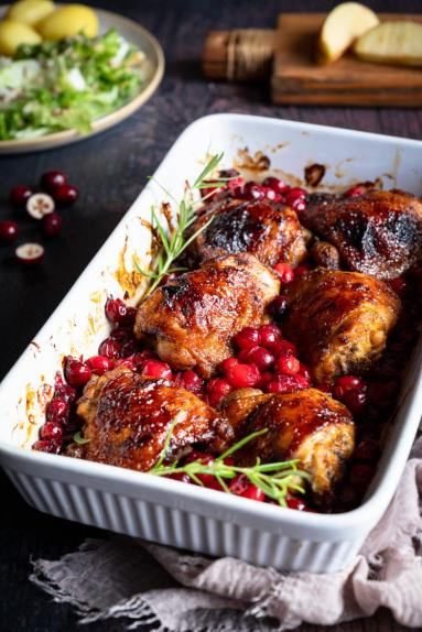 Zdjęcie - Udka kurczaka pieczone z żurawiną - Przepisy kulinarne ze zdjęciami