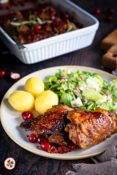 Zdjęcie - Udka kurczaka pieczone z żurawiną - Przepisy kulinarne ze zdjęciami