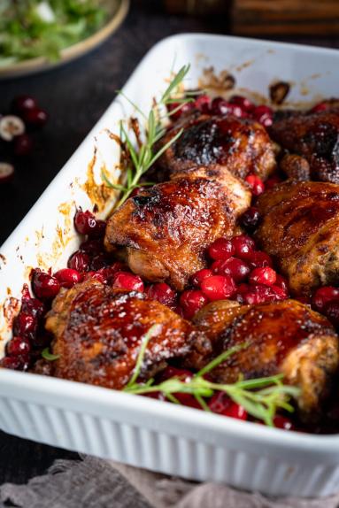 Zdjęcie - Udka kurczaka pieczone z żurawiną - Przepisy kulinarne ze zdjęciami
