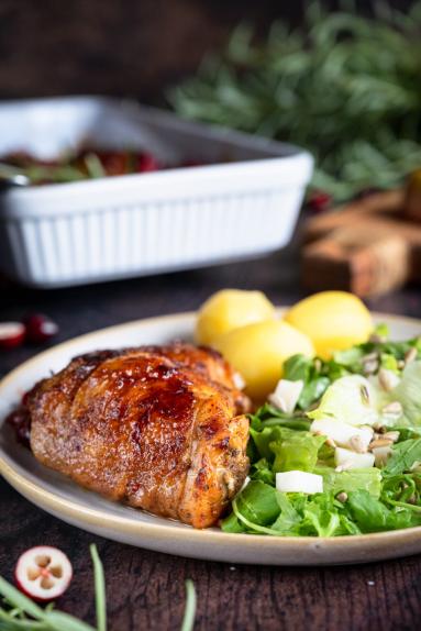 Zdjęcie - Udka kurczaka pieczone z żurawiną - Przepisy kulinarne ze zdjęciami