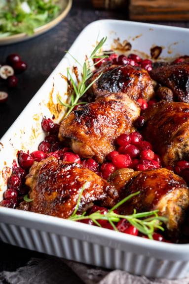 Zdjęcie - Udka kurczaka pieczone z żurawiną - Przepisy kulinarne ze zdjęciami