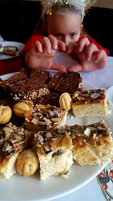 Zdjęcie - Kremowy sernik – klasyczny z bakakliami - Przepisy kulinarne ze zdjęciami