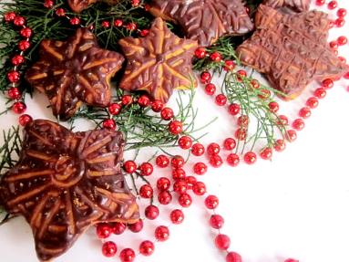 Zdjęcie - Piernikowe ciastka low-carb z polewą kakaową - Przepisy kulinarne ze zdjęciami