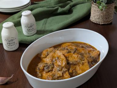 Zdjęcie - Schab w sosie z pieczarkami i keczupem - Przepisy kulinarne ze zdjęciami