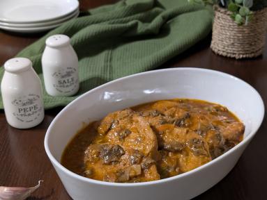 Zdjęcie - Schab w sosie z pieczarkami i keczupem - Przepisy kulinarne ze zdjęciami