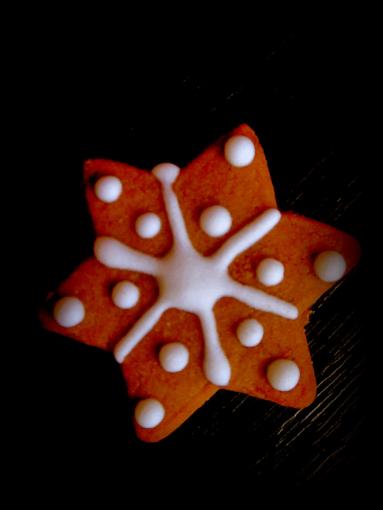 Zdjęcie - Ciasteczka migdałowe z lukrem kr&oacute;lewskim - Przepisy kulinarne ze zdjęciami