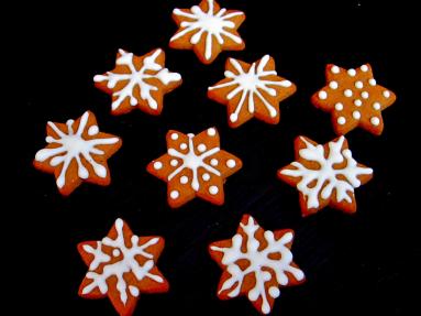 Zdjęcie - Ciasteczka migdałowe z lukrem kr&oacute;lewskim - Przepisy kulinarne ze zdjęciami