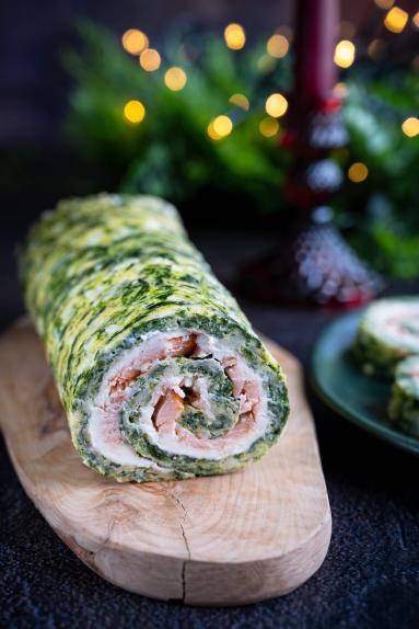 Zdjęcie - Rolada serowo-szpinakowa z łososiem - Przepisy kulinarne ze zdjęciami