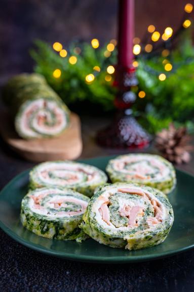 Zdjęcie - Rolada serowo-szpinakowa z łososiem - Przepisy kulinarne ze zdjęciami