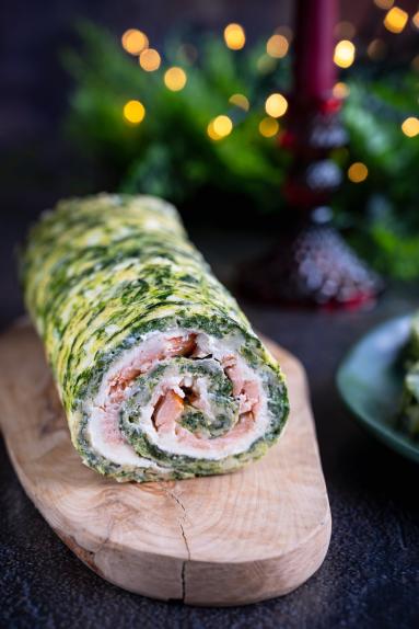 Zdjęcie - Rolada serowo-szpinakowa z łososiem - Przepisy kulinarne ze zdjęciami