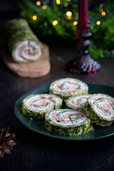 Zdjęcie - Rolada serowo-szpinakowa z łososiem - Przepisy kulinarne ze zdjęciami