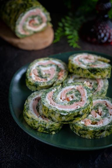 Zdjęcie - Rolada serowo-szpinakowa z łososiem - Przepisy kulinarne ze zdjęciami