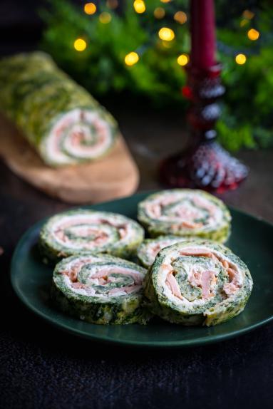 Zdjęcie - Rolada serowo-szpinakowa z łososiem - Przepisy kulinarne ze zdjęciami