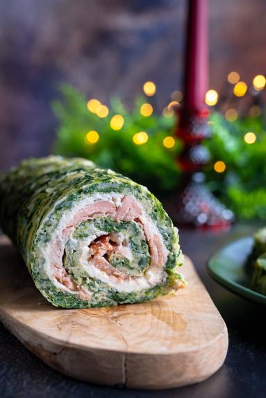 Zdjęcie - Rolada serowo-szpinakowa z łososiem - Przepisy kulinarne ze zdjęciami