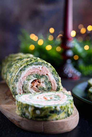 Zdjęcie - Rolada serowo-szpinakowa z łososiem - Przepisy kulinarne ze zdjęciami