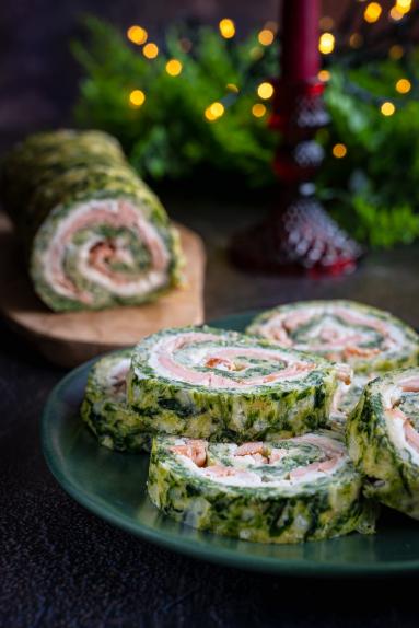 Zdjęcie - Rolada serowo-szpinakowa z łososiem - Przepisy kulinarne ze zdjęciami