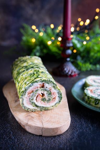 Zdjęcie - Rolada serowo-szpinakowa z łososiem - Przepisy kulinarne ze zdjęciami