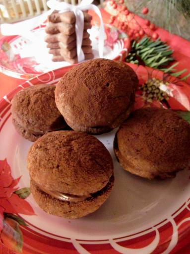 Zdjęcie - Czekoladowe ciasteczka z kremem  amaretto - Przepisy kulinarne ze zdjęciami