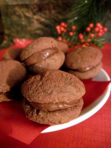 Zdjęcie - Czekoladowe ciasteczka z kremem  amaretto - Przepisy kulinarne ze zdjęciami