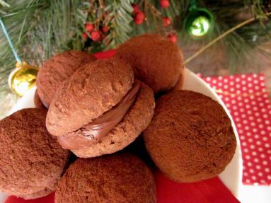 Zdjęcie - Czekoladowe ciasteczka z kremem  amaretto - Przepisy kulinarne ze zdjęciami