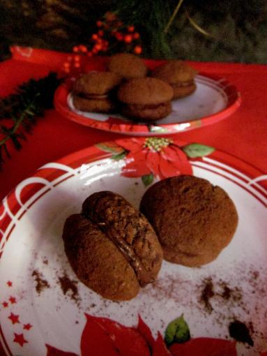 Zdjęcie - Czekoladowe ciasteczka z kremem  amaretto - Przepisy kulinarne ze zdjęciami