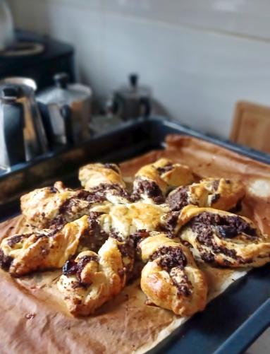 Zdjęcie - Gwiazda  z ciasta francuskiego z makiem - Przepisy kulinarne ze zdjęciami