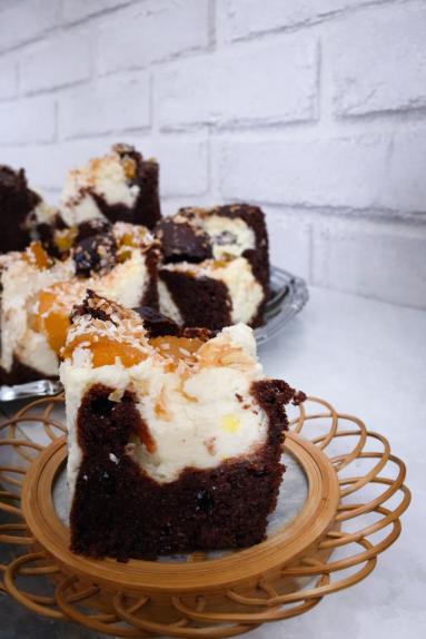 Zdjęcie - Ciasto Izaura z brzoskwiniami - Przepisy kulinarne ze zdjęciami