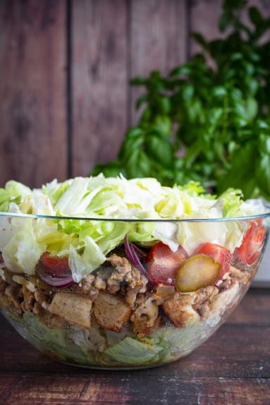 Zdjęcie - Sałatka Big Mac &ndash; najlepszy przepis - Przepisy kulinarne ze zdjęciami