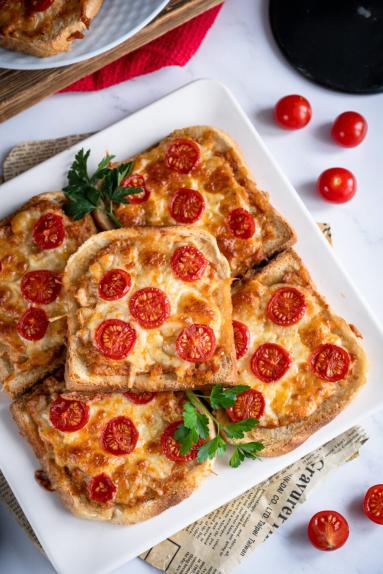 Zdjęcie: Chleb zapiekany z mięsem mielonym Zdjęcie - Chleb zapiekany z mięsem mielonym - Przepisy kulinarne ze zdjęciami