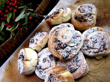 Zdjęcie: Rolsy drożdżowe z bakaliami Zdjęcie - Rolsy drożdżowe z bakaliami - Przepisy kulinarne ze zdjęciami