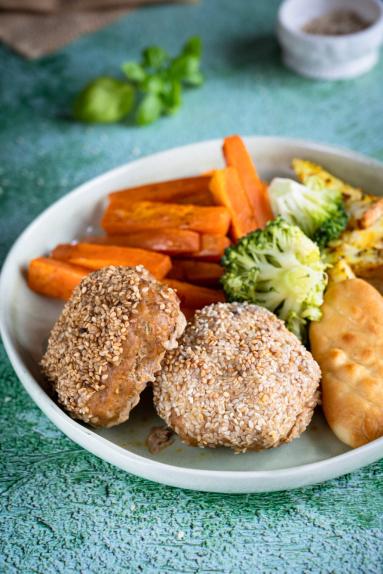 Zdjęcie - Mielone drobiowe z frytkami z batata i selera - Przepisy kulinarne ze zdjęciami