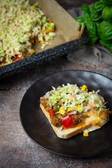 Zdjęcie - Zapiekanka Gyros na chlebie tostowym - Przepisy kulinarne ze zdjęciami