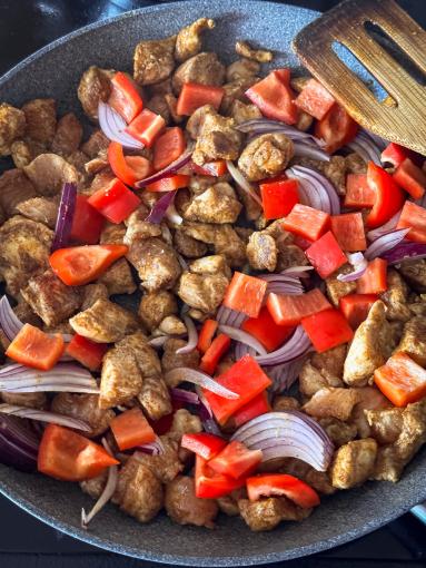 Zdjęcie: Zapiekanka Gyros na chlebie tostowym Zdjęcie - Zapiekanka Gyros na chlebie tostowym - Przepisy kulinarne ze zdjęciami